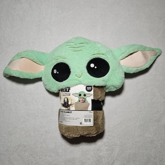 Star Wars Mandalorian Grogu Baby Yoda Hooded Blanket - NWT - Picture 1 of 3